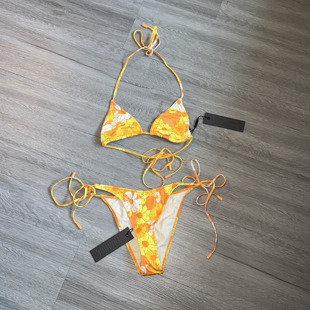 String floral style Swimsuit top and bottom swimsuit set. - Picture 8 of 14